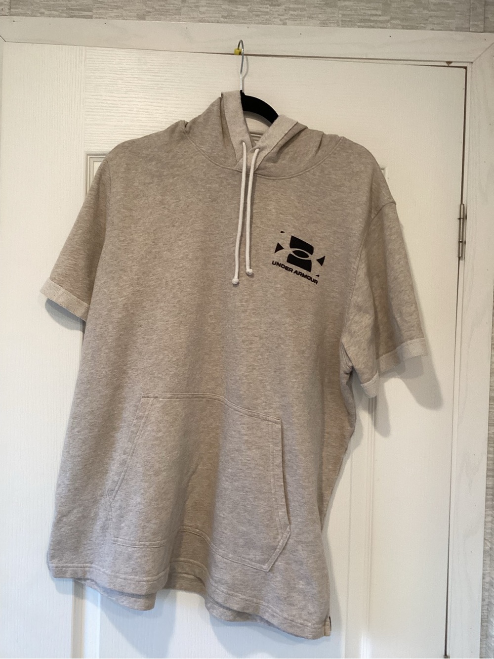 Under Armour Short Sleeve Hoodie in Heather Gray with Black Logo 2XL EUC